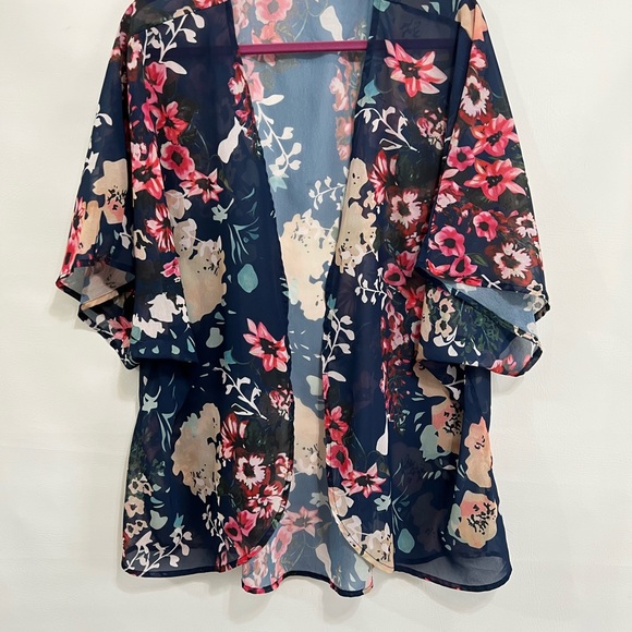 Kimono sz L blue flower print cover up, robe NWOT. - Picture 3 of 7